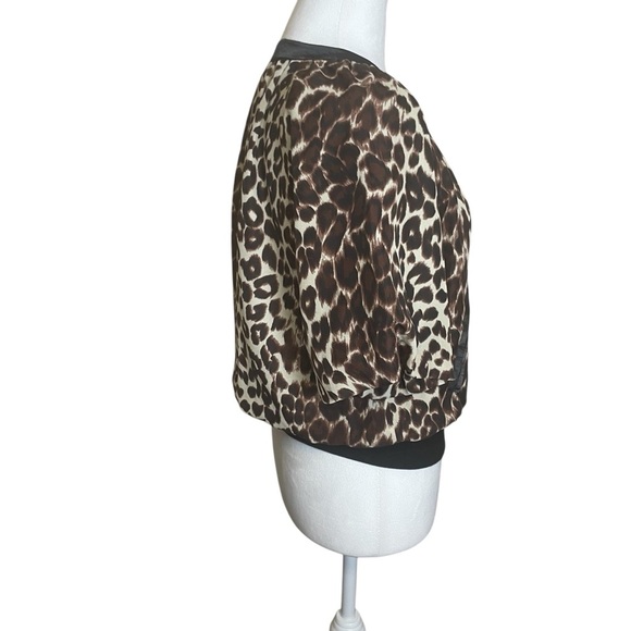 Sharagano Studio Animal Leopard Print Short Sleeve Zip Front Jacket Blouse Small - Picture 3 of 9
